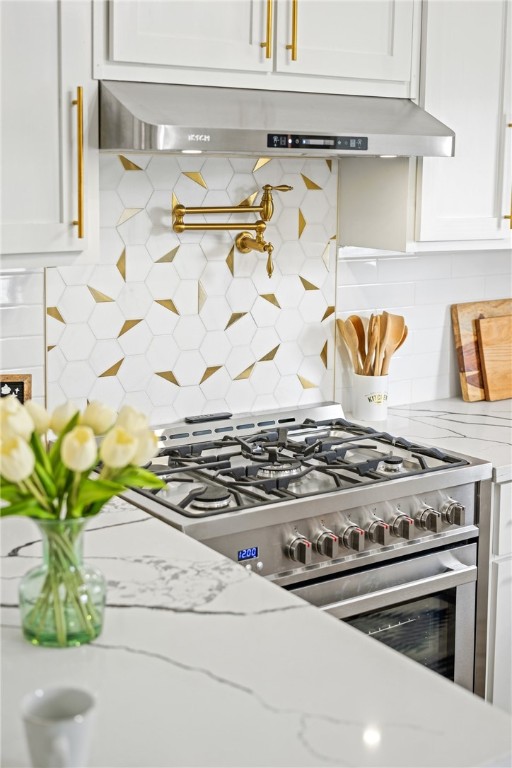 514 West 4th Street Sinton, TX 78387 - Photo 9 of 32 a view of kitchen appliances and cabinets