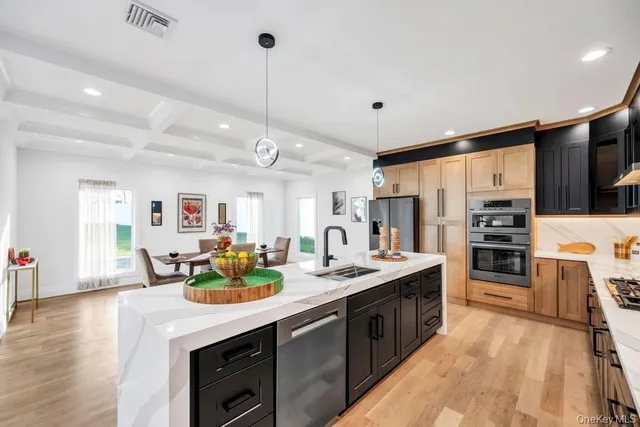 $1,898,888 | 61 Stephen Drive, Plainview, NY 11803