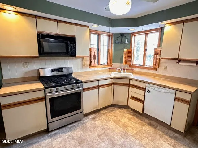 $165,000 | 29 Buchanan Street, Albany, NY 12206