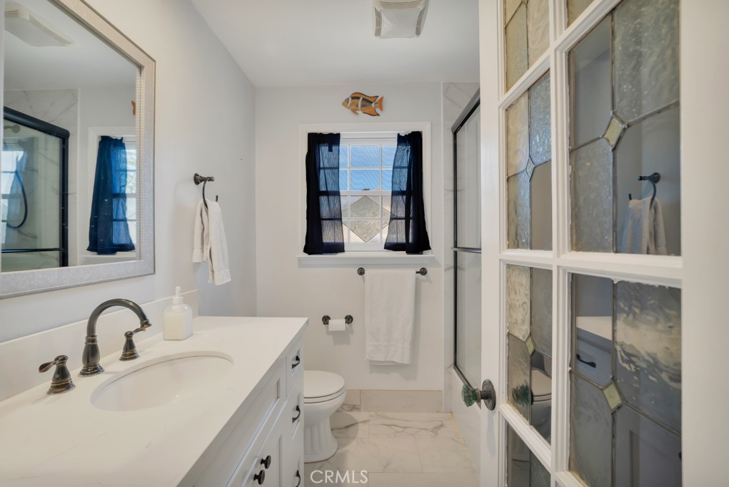 1059 Rambling Road Simi Valley, CA 93065 - Photo 19 of 50 2nd bath