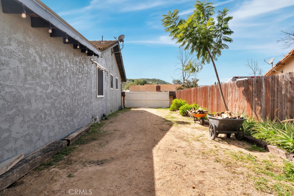 1059 Rambling Road Simi Valley, CA 93065 - Photo 26 of 50 17 foot wide rv access