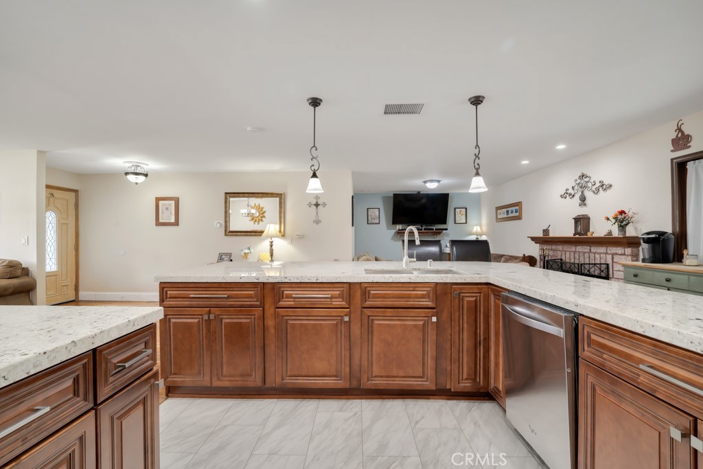 1059 Rambling Road Simi Valley, CA 93065 - Photo 9 of 50