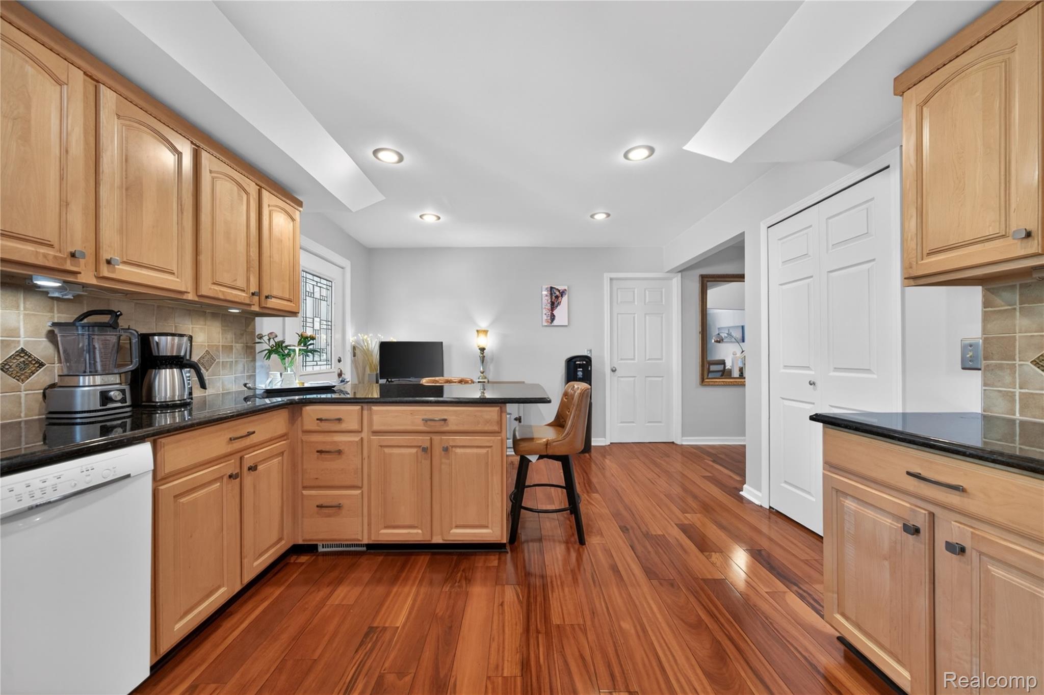 309 Antoinette Drive Rochester, MI 48309 - Photo 11 of 36 046_DSC00660.jpg