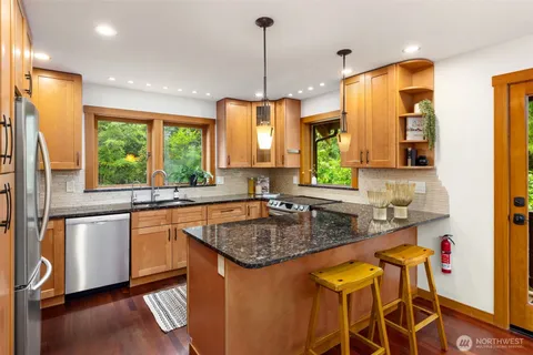 $1,500,000 | 9641 Mandus Olson Road Northeast, Bainbridge Island, WA 98110