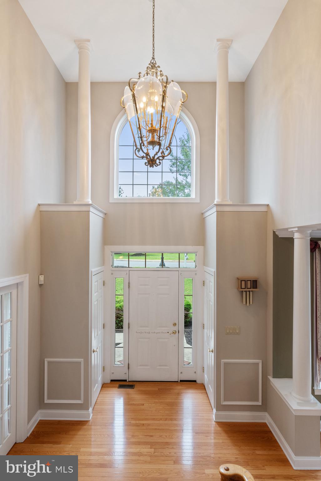 746 Kelli Lane Springfield, PA 19064 - Photo 12 of 35 Beautiful architecture and high ceilings