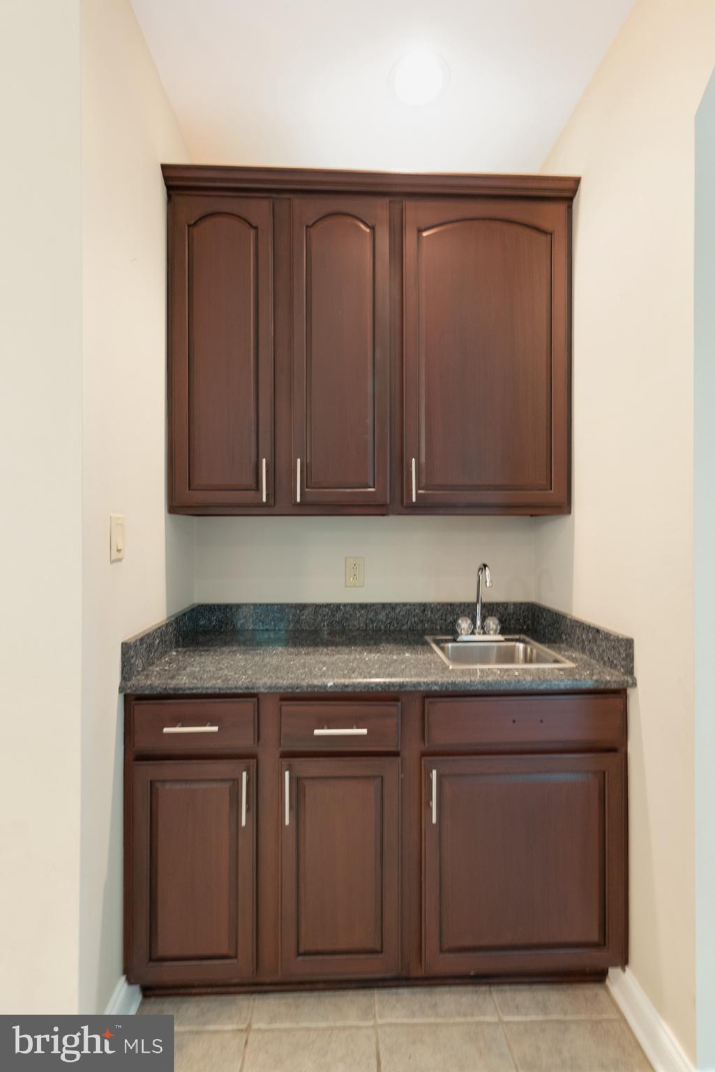 746 Kelli Lane Springfield, PA 19064 - Photo 17 of 35 Convenient butler's pantry between kitchen & DR
