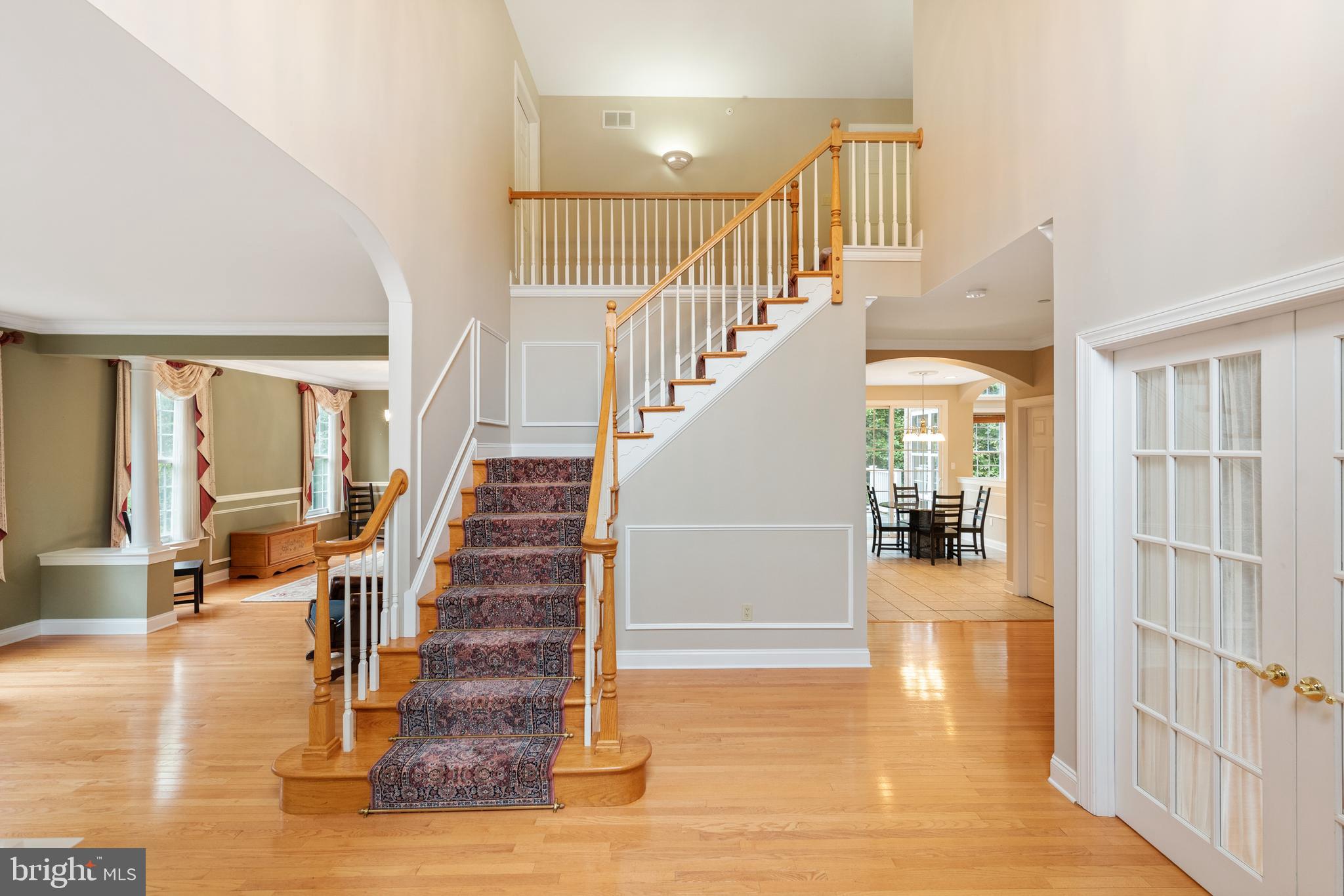 746 Kelli Lane Springfield, PA 19064 - Photo 3 of 35 Gracious two story foyer with pretty woodwork
