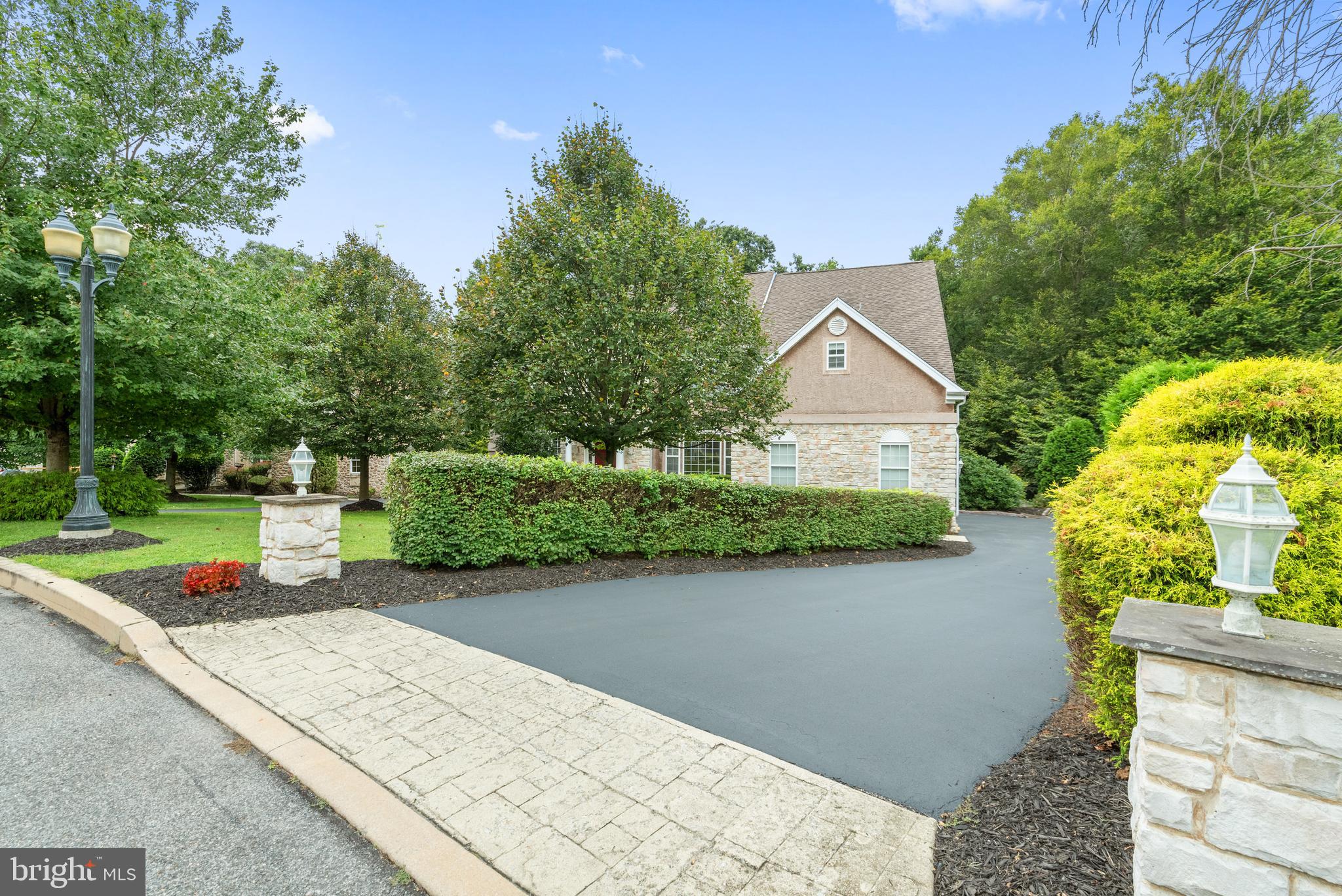 746 Kelli Lane Springfield, PA 19064 - Photo 33 of 35 Stone accents at the front of the driveway