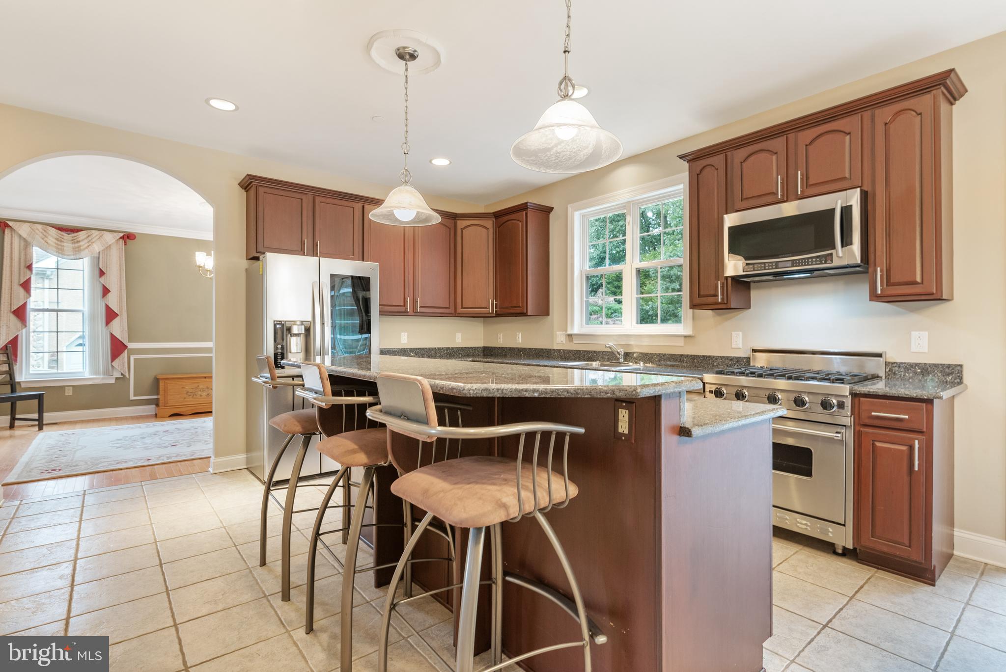 746 Kelli Lane Springfield, PA 19064 - Photo 5 of 35 Plenty of room at the oversized island