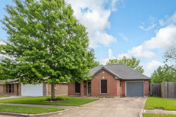 $225,000 | 817 Cedar Street, Deer Park, TX 77536