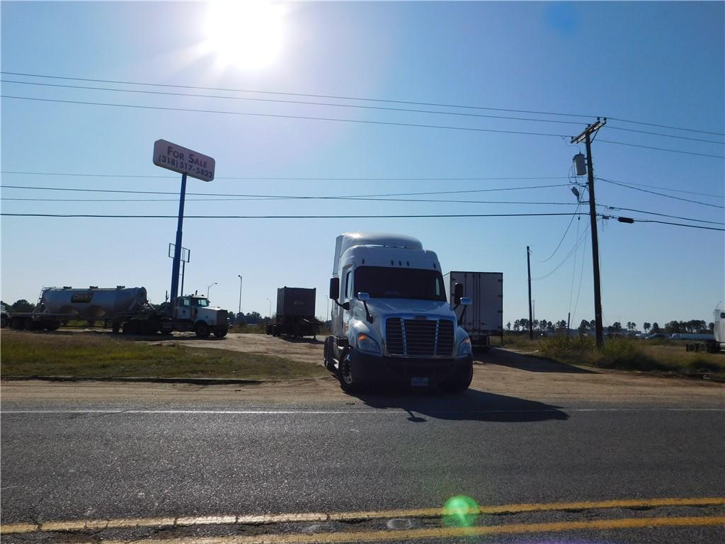 7295 Greenwood Road Shreveport, LA 71119 - Photo 11 of 16 a lamp on the side of a street