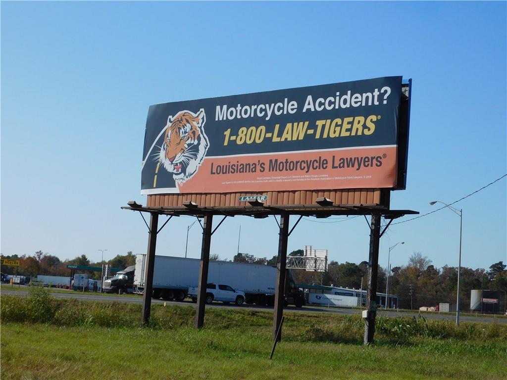 7295 Greenwood Road Shreveport, LA 71119 - Photo 13 of 16 a sign on the side of the building