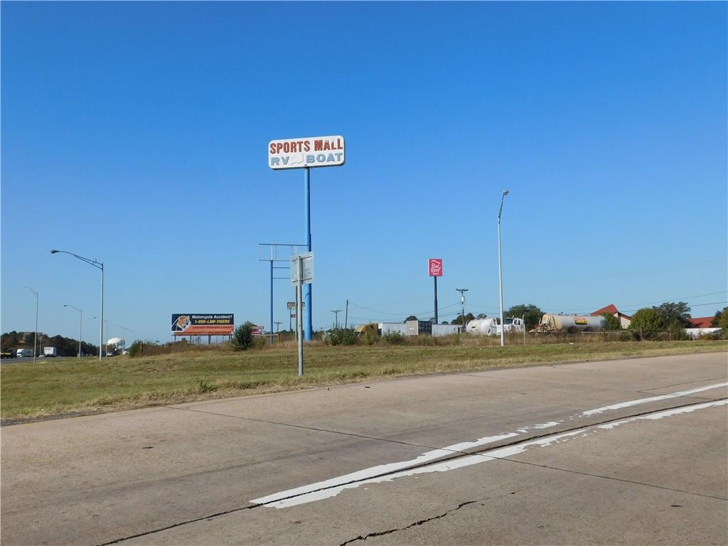 7295 Greenwood Road Shreveport, LA 71119 - Photo 14 of 16 a view of a parking area