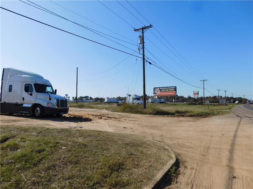 7295 Greenwood Road Shreveport, LA 71119 - Photo 4 of 16 a view of a lake