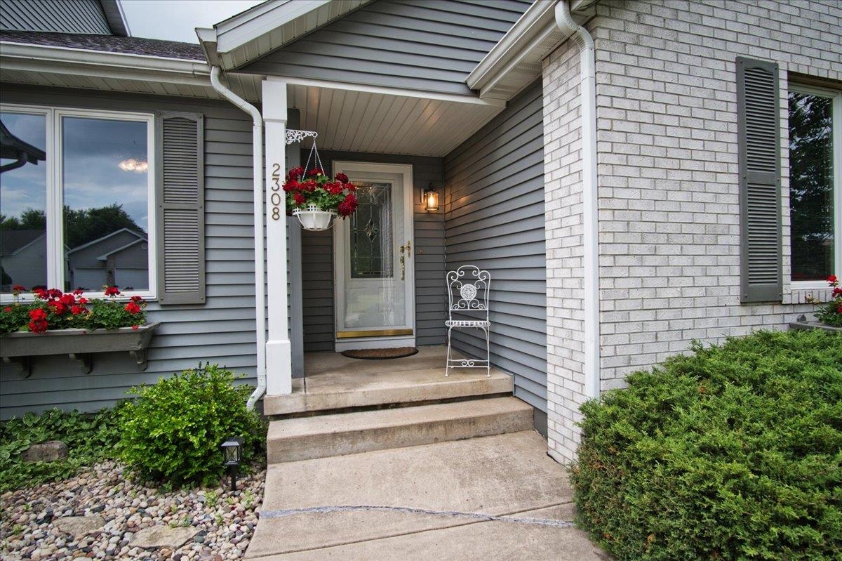 2308 Dynes Way Sun Prairie, WI 53590 - Photo 2 of 69