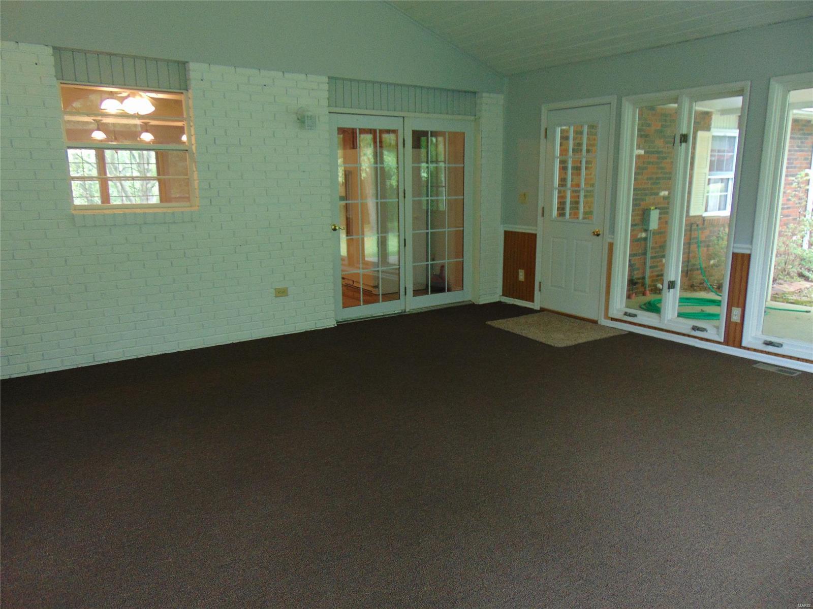 5212 Airport Road Godfrey, IL 62035 - Photo 18 of 76