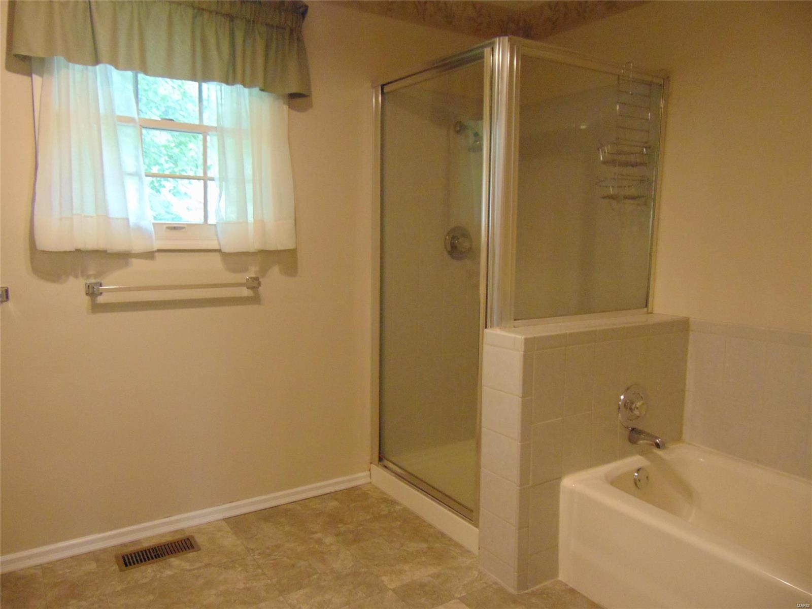 5212 Airport Road Godfrey, IL 62035 - Photo 22 of 76