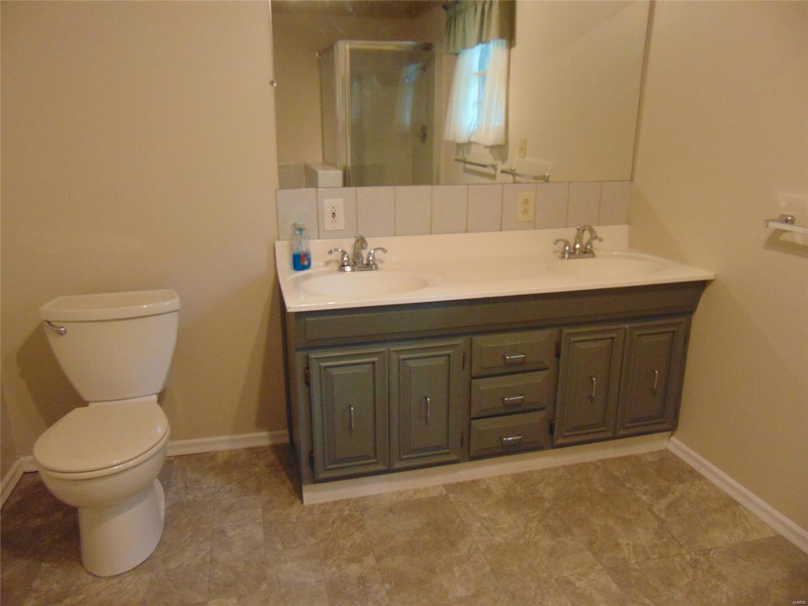 5212 Airport Road Godfrey, IL 62035 - Photo 24 of 76