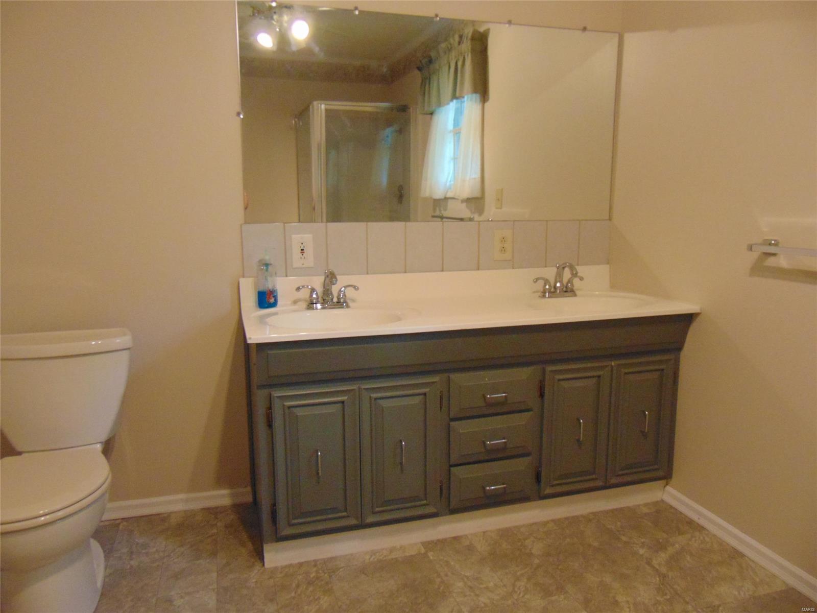 5212 Airport Road Godfrey, IL 62035 - Photo 25 of 76