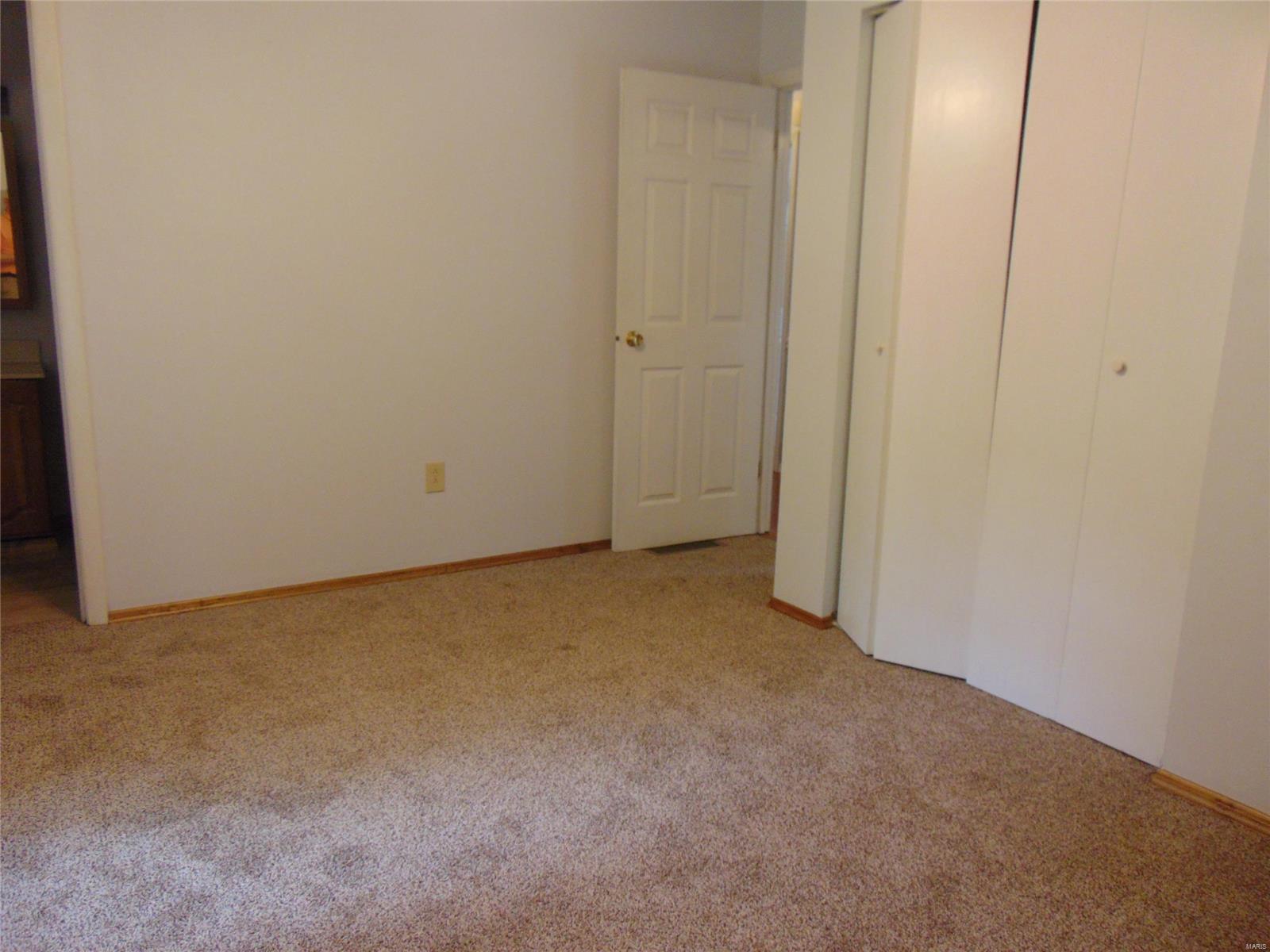 5212 Airport Road Godfrey, IL 62035 - Photo 28 of 76