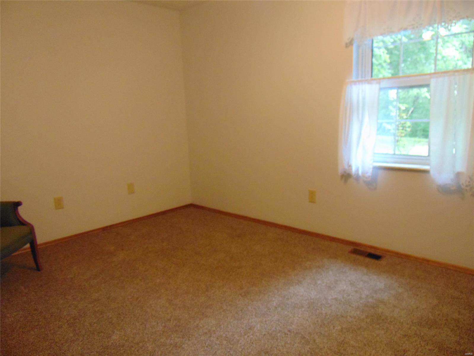 5212 Airport Road Godfrey, IL 62035 - Photo 29 of 76