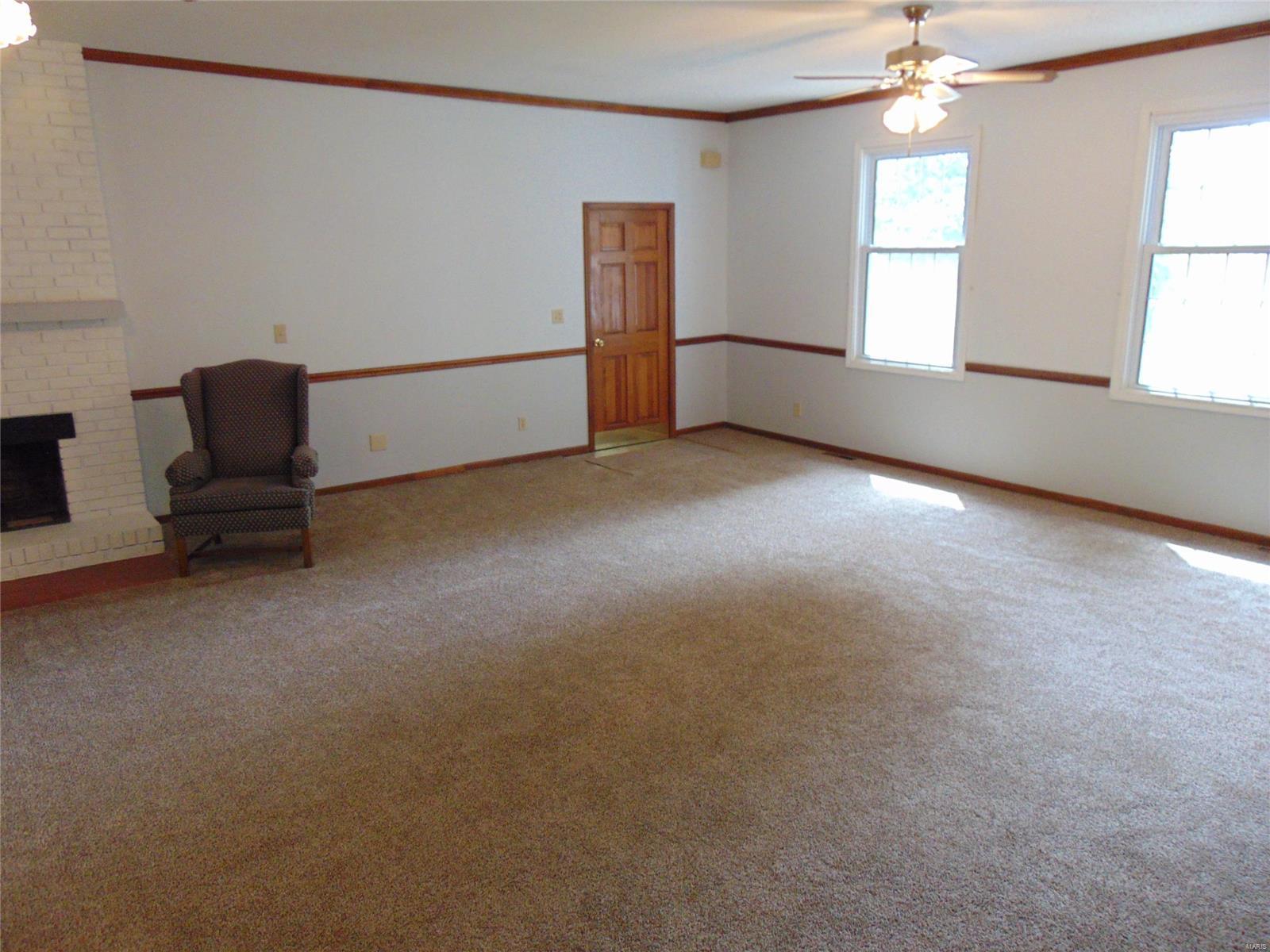 5212 Airport Road Godfrey, IL 62035 - Photo 4 of 76