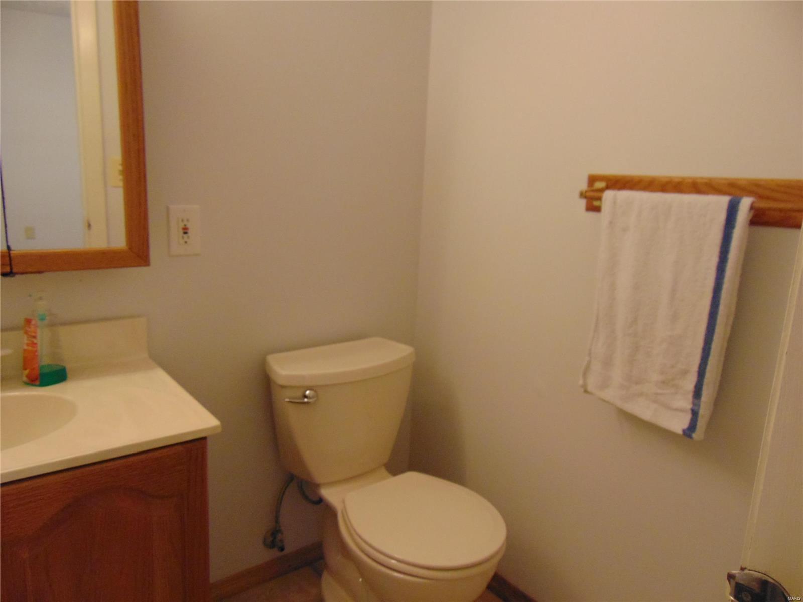 5212 Airport Road Godfrey, IL 62035 - Photo 33 of 76