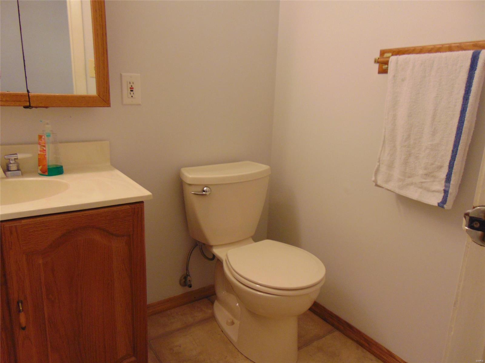 5212 Airport Road Godfrey, IL 62035 - Photo 34 of 76