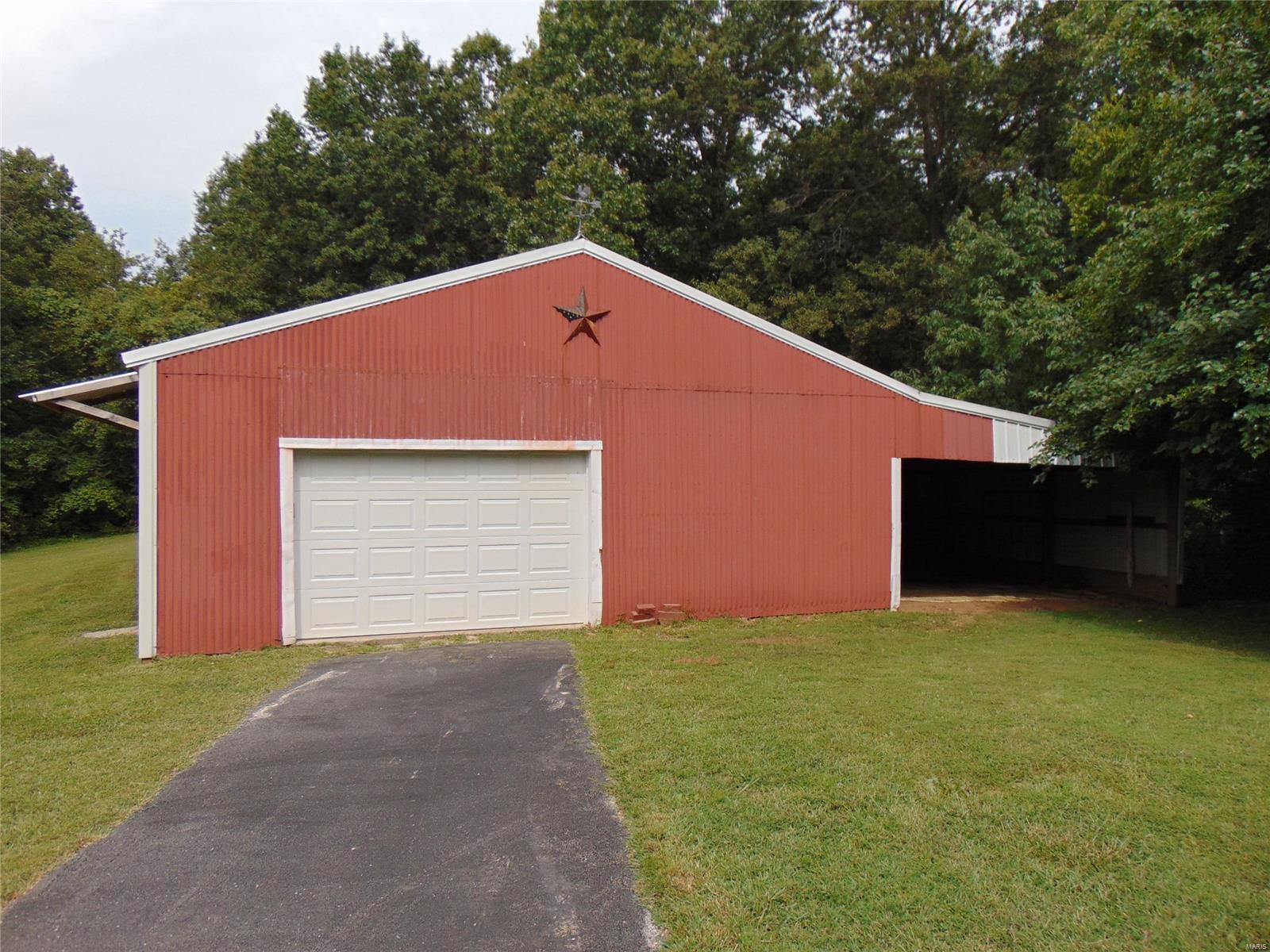 5212 Airport Road Godfrey, IL 62035 - Photo 63 of 76