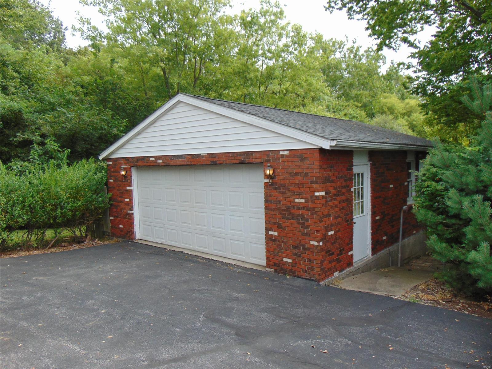 5212 Airport Road Godfrey, IL 62035 - Photo 72 of 76
