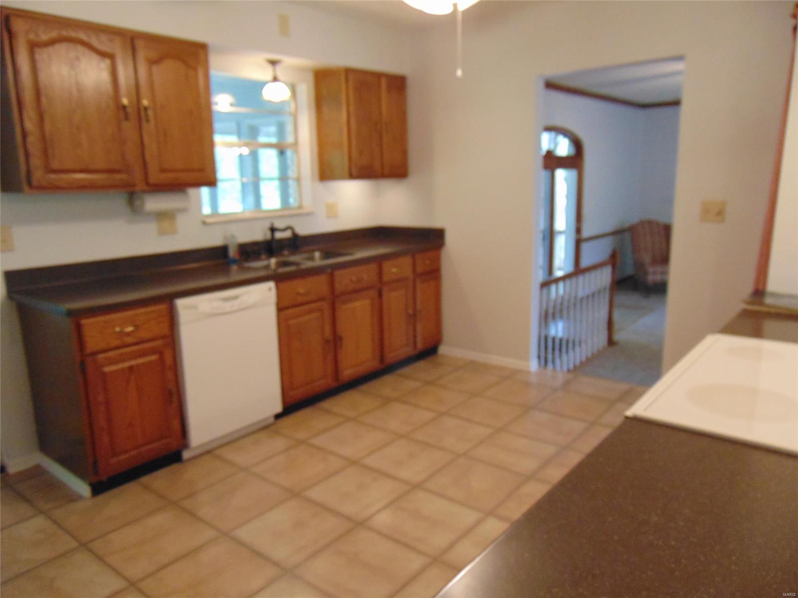 5212 Airport Road Godfrey, IL 62035 - Photo 10 of 76