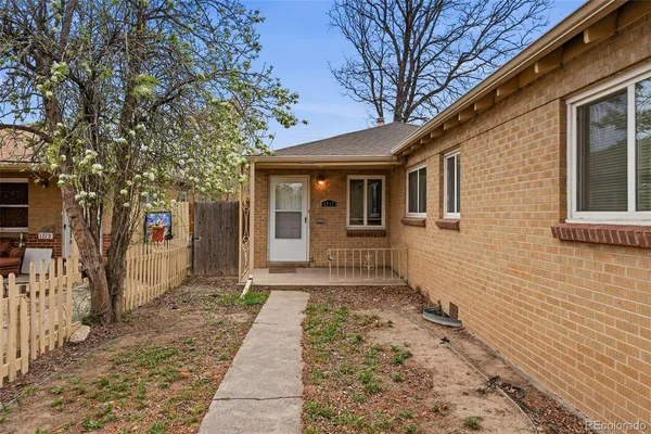 $1,000,000 | 1717 Clinton Street, Aurora, CO 80010