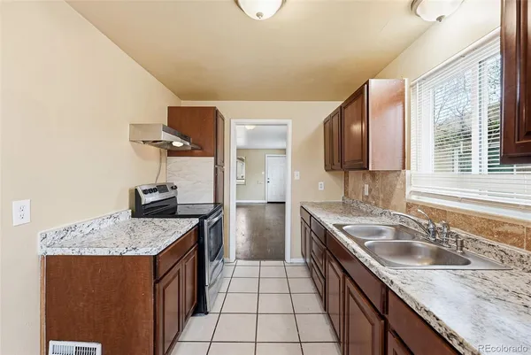 $1,000,000 | 1717 Clinton Street, Aurora, CO 80010