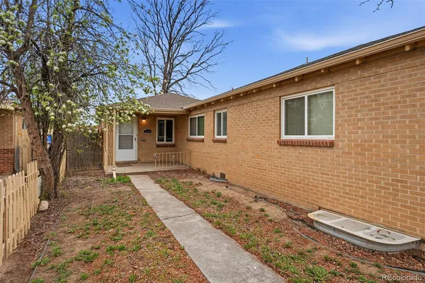 $1,000,000 | 1717 Clinton Street, Aurora, CO 80010