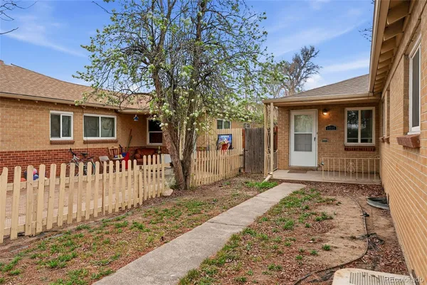 $1,000,000 | 1717 Clinton Street, Aurora, CO 80010