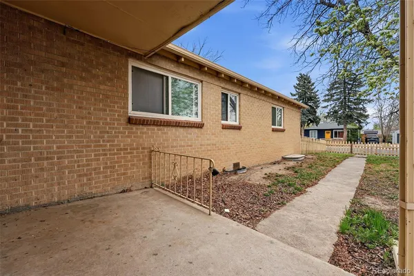 $1,000,000 | 1717 Clinton Street, Aurora, CO 80010