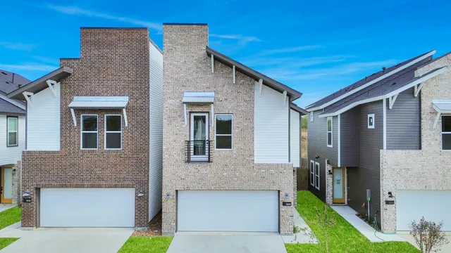 a front view of house with yard
