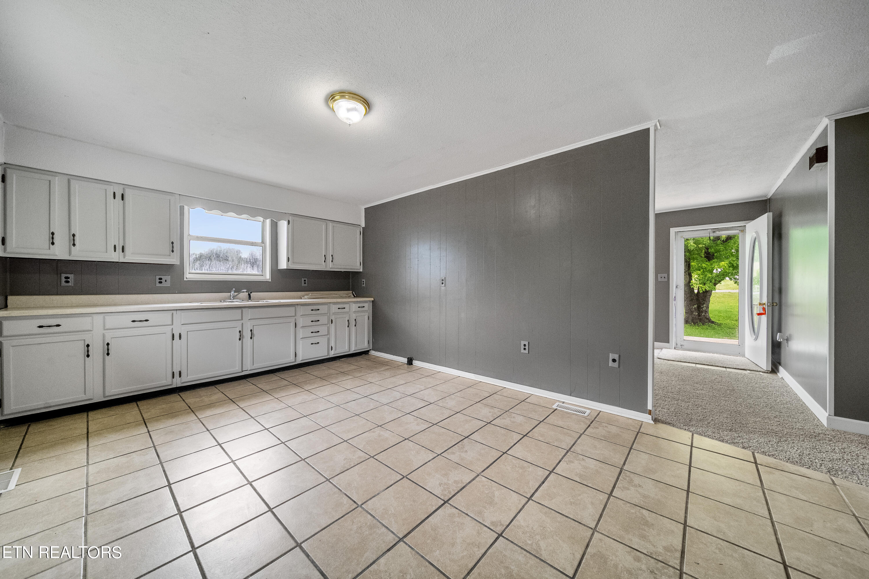 2597 Hinds Creek Road Heiskell, TN 37754 - Photo 8 of 33 DSC03324