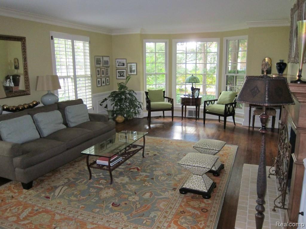 216 Stephens Road Grosse Pointe, MI 48236 - Photo 2 of 32 2.jpg
