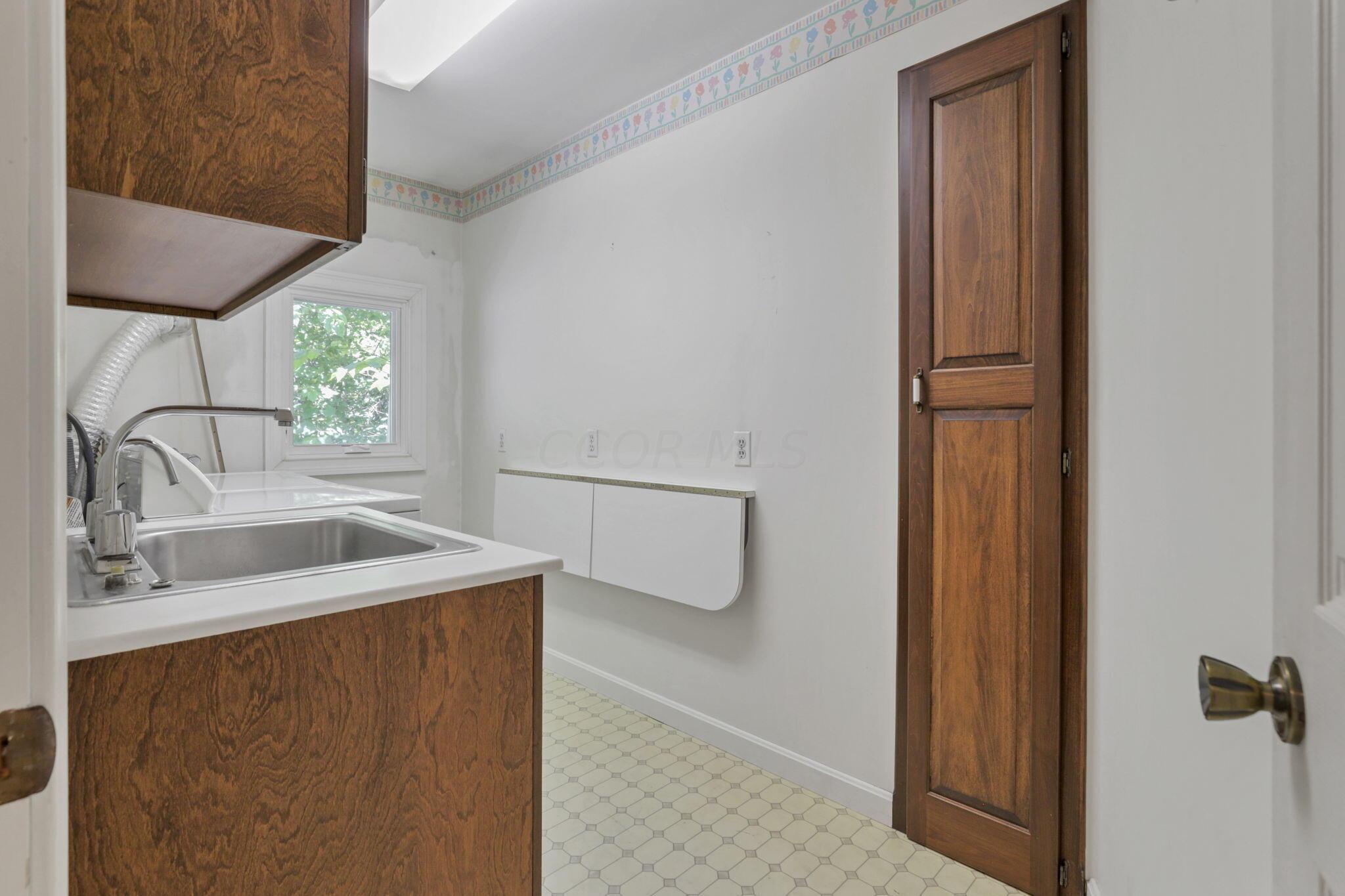 7255 Ridge Road Zanesville, OH 43701 - Photo 64 of 91 Laundry Room