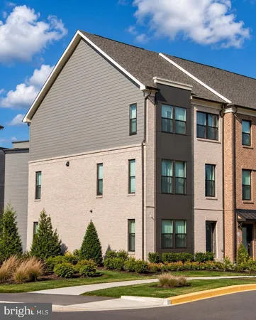 $775,000 | 14198 Gypsum Loop, Chantilly, VA 20151