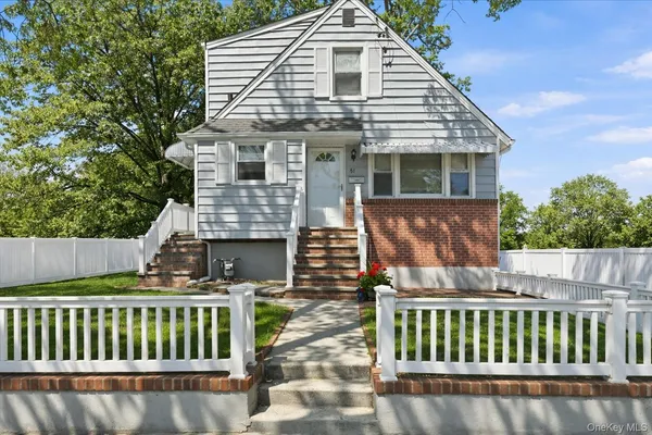$899,000 | 51 Hickory Road, Port Washington, NY 11050