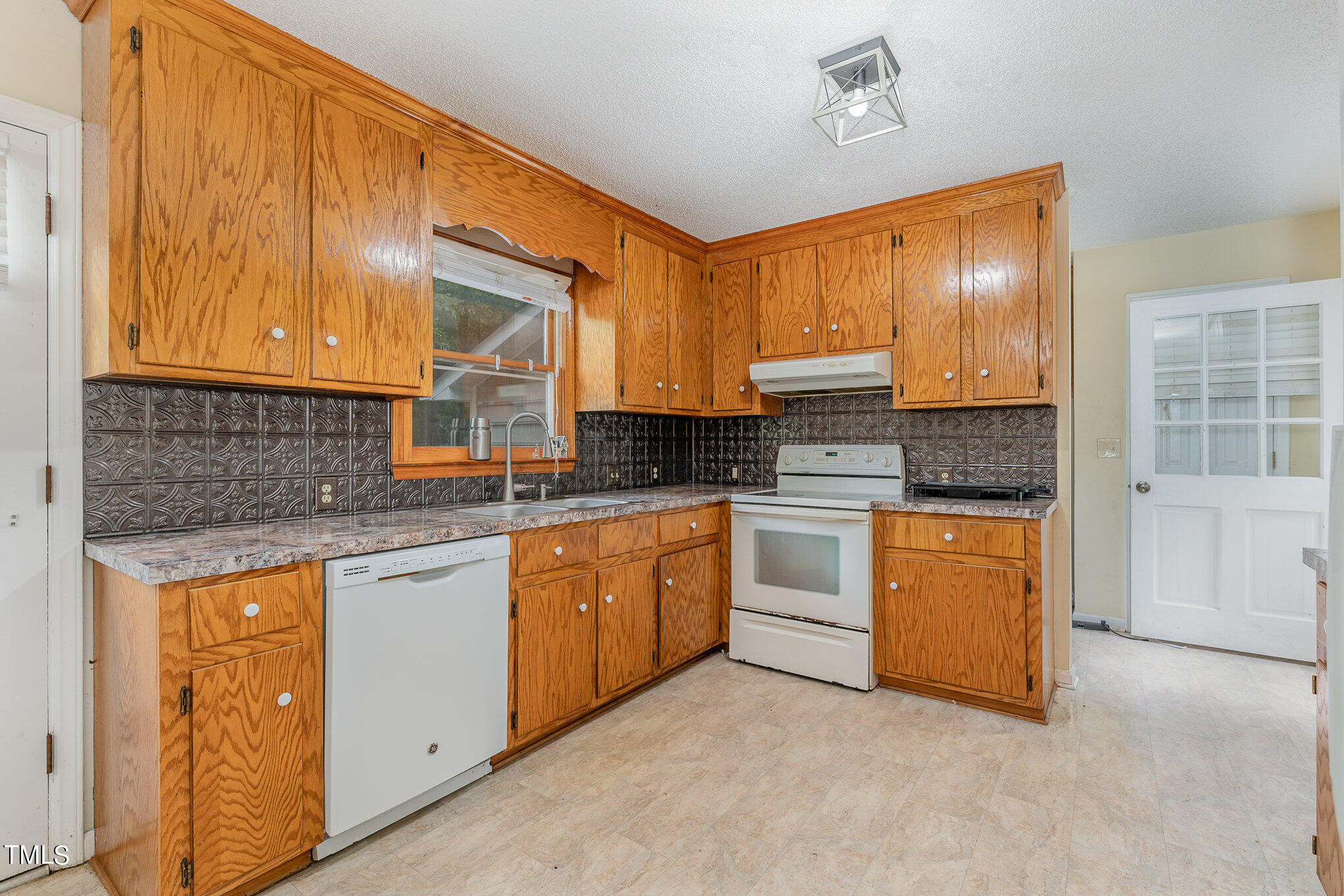 215 East Quail Ridge Road Oxford, NC 27565 - Photo 5 of 17 003_a7408448-edit