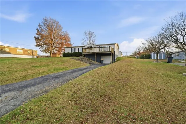 a view of a house with a yard