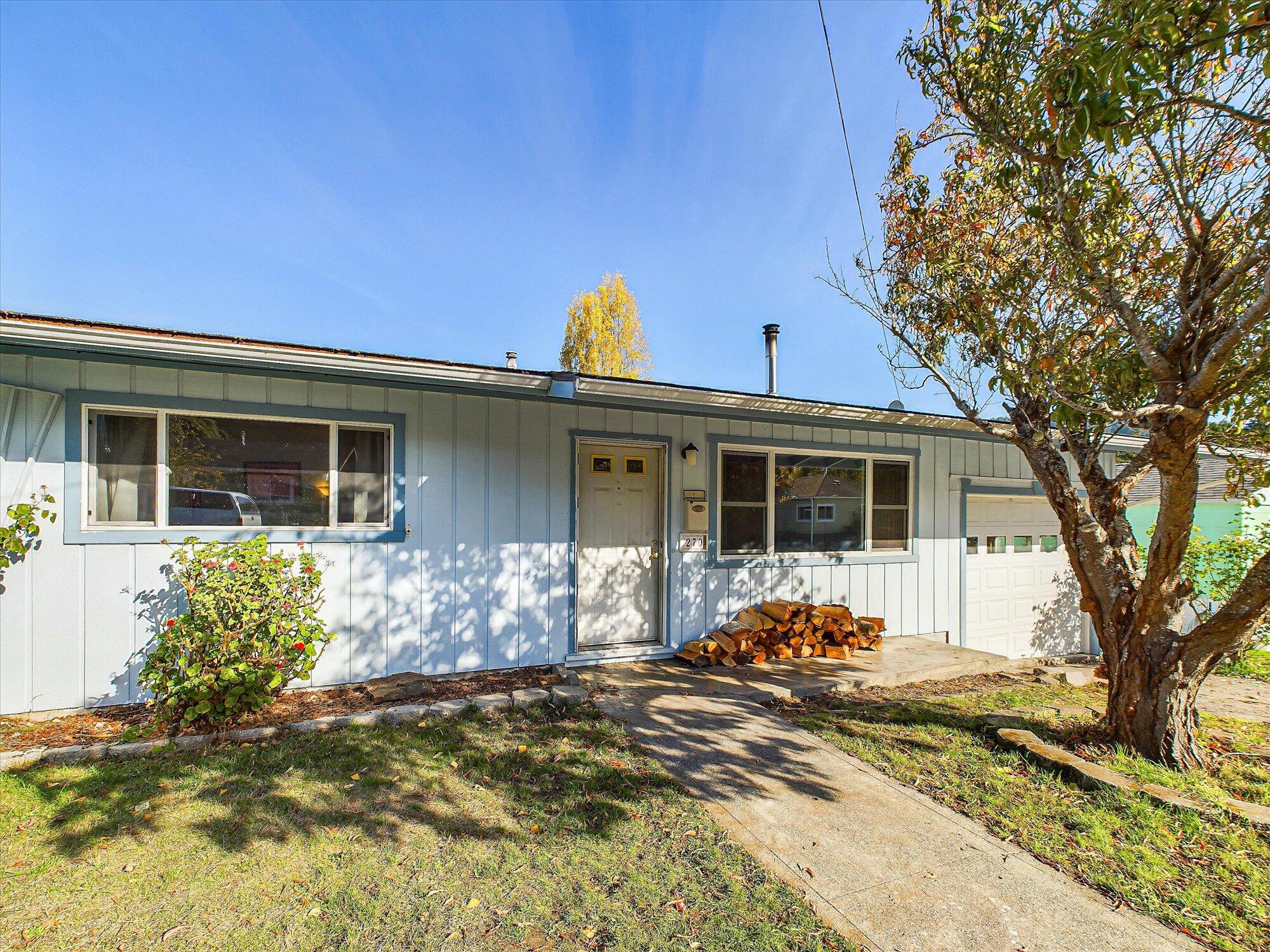 270 Cherry Lane Rio Dell, CA 95562 - Photo 5 of 40 04-270 Cherry Lane-104