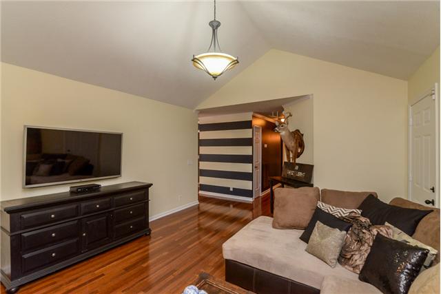 7945 Cedar Grove Road Cross Plains, TN 37049 - Photo 5 of 20 Large room for entertaining