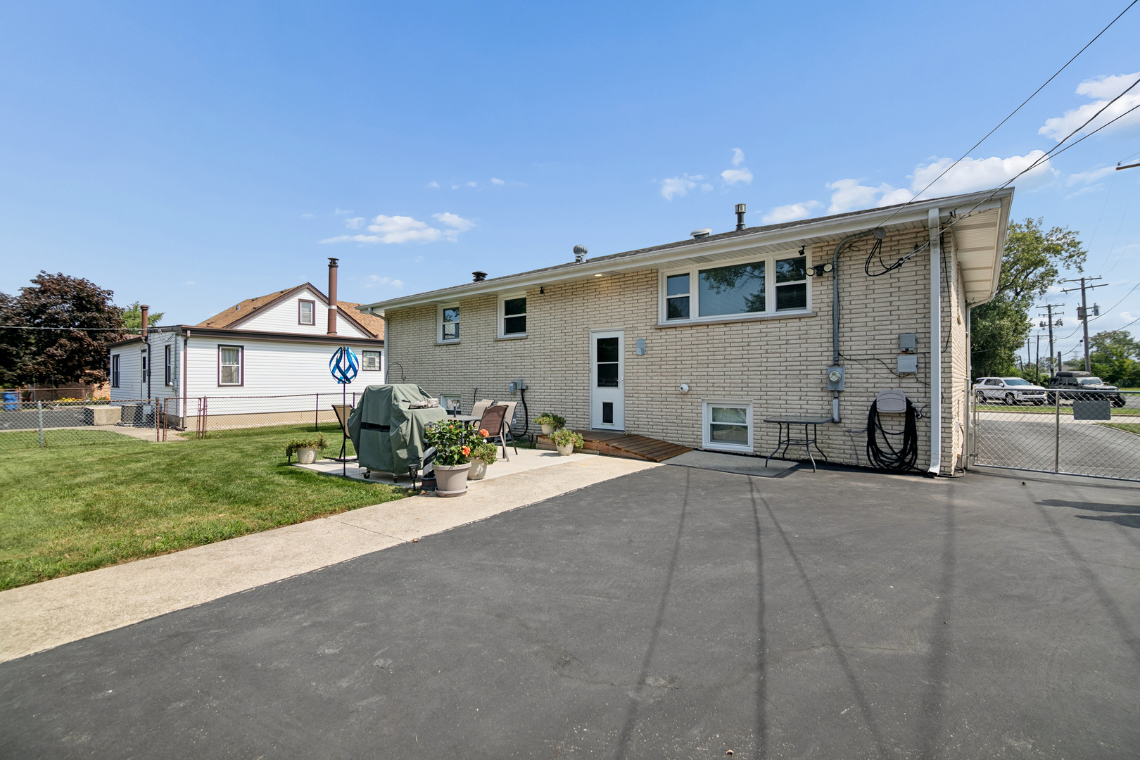 7416 South Octavia Avenue Bridgeview, IL 60455 - Photo 3 of 24 Gallery Image 3
