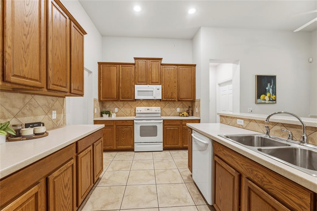 719 Scenic Ranch Circle Fairview, TX 75069 - Photo 14 of 37