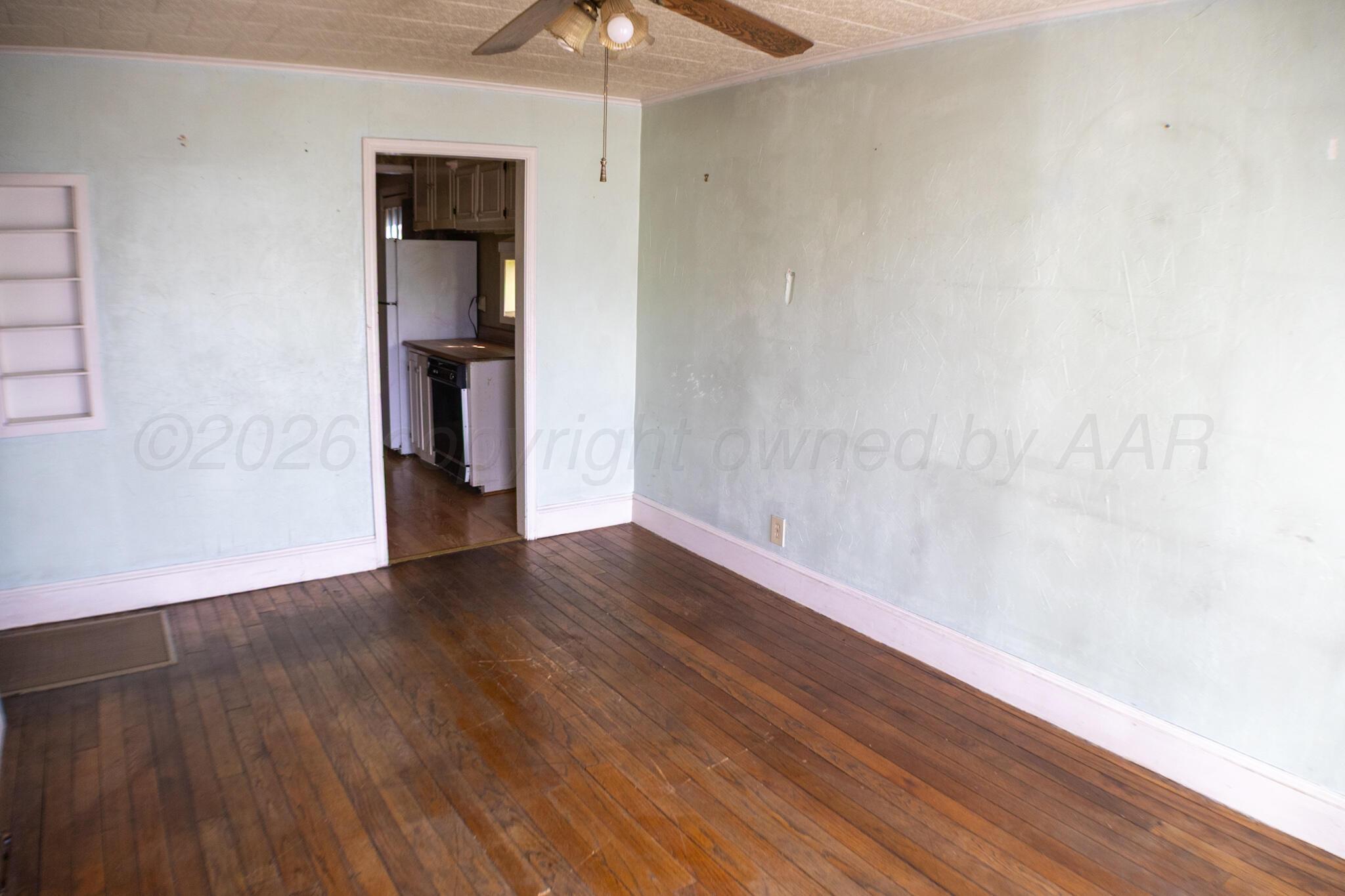 206 Maple Street Borger, TX 79007 - Photo 3 of 21 IMG_2843