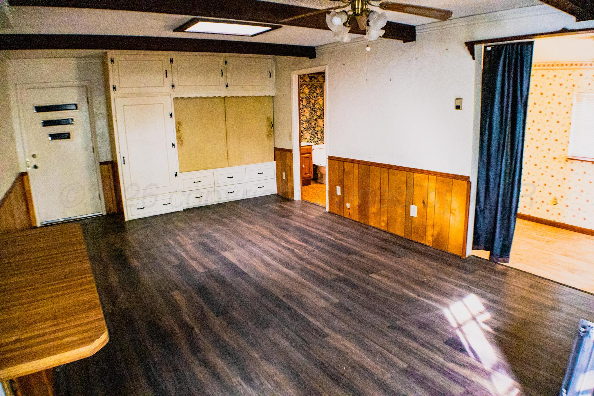 206 Maple Street Borger, TX 79007 - Photo 6 of 21 IMG_2849